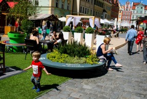 Donica miejska,  mebel i… reklama!